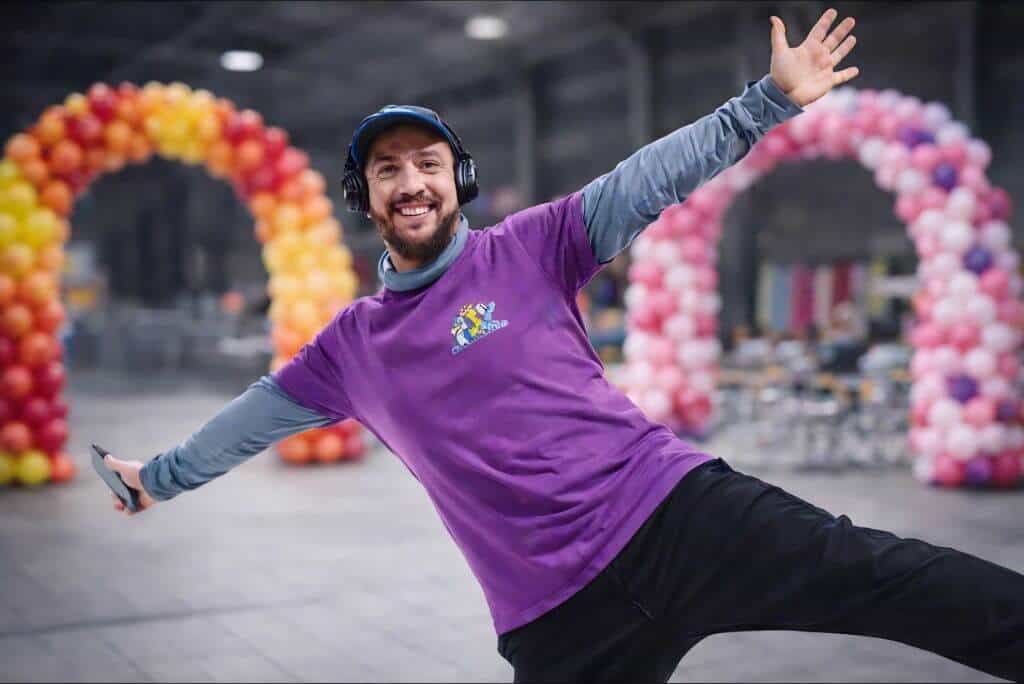 Tomáš Okurek během balónkové show před publikem